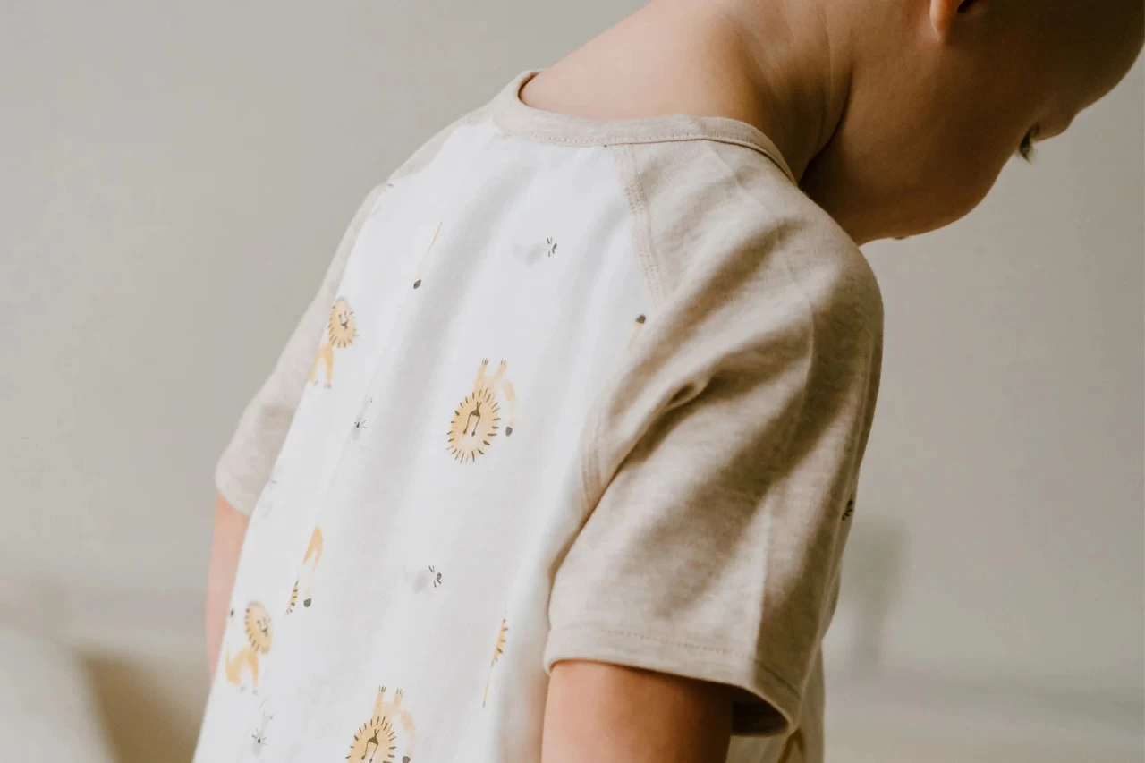 Nest Design 0.6 TOG Raglan Bamboo Sleep Bag - The Lion & Mouse - Image 8