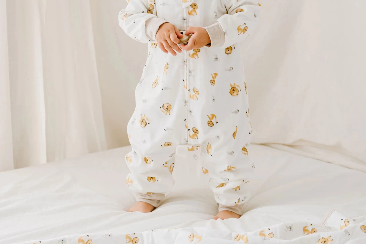 Nest Designs 1.0 TOG Long Sleeve Footed Sleep Bag Lion & Mouse SS23 - Image 6