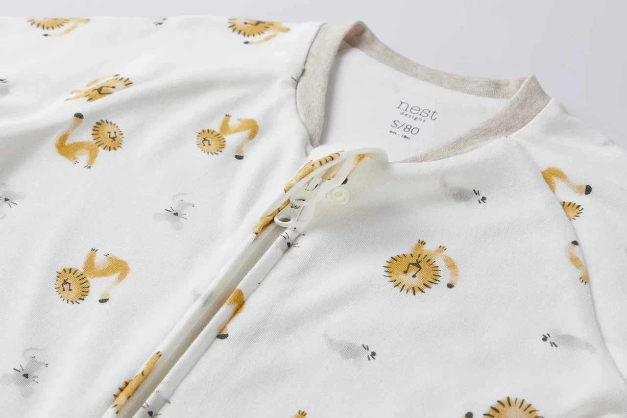 Nest Designs 1.0 TOG Long Sleeve Footed Sleep Bag Lion & Mouse SS23 - Image 2