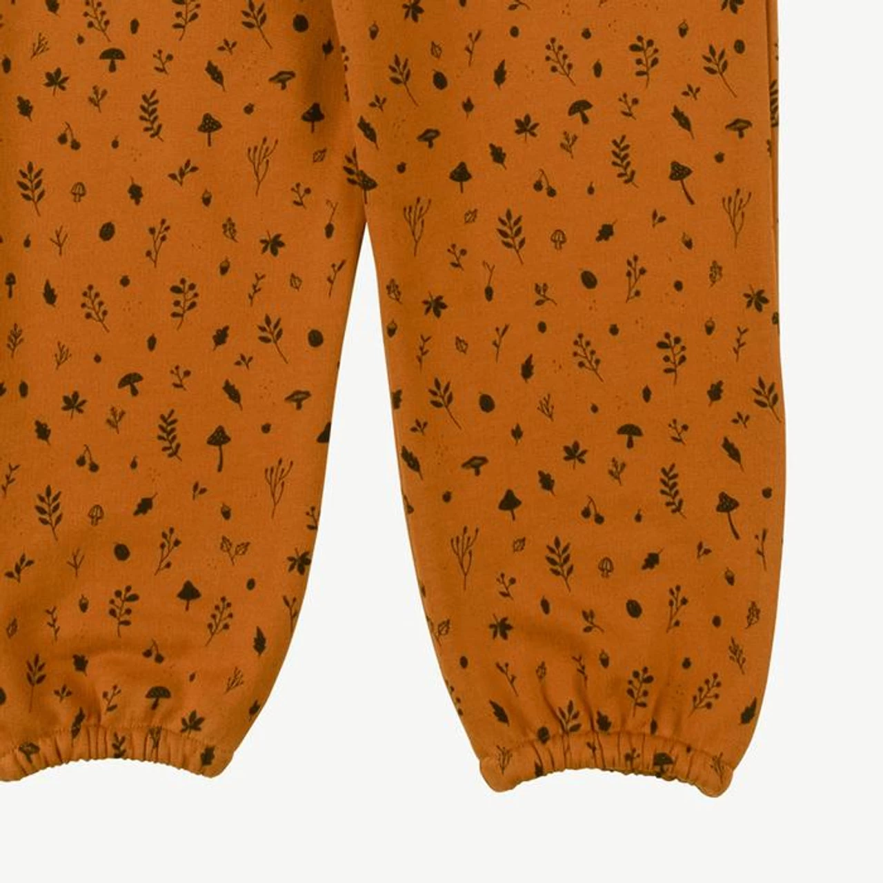 Red Caribou Jogger FW21 Woodland Flora Sugar Almond - Image 5